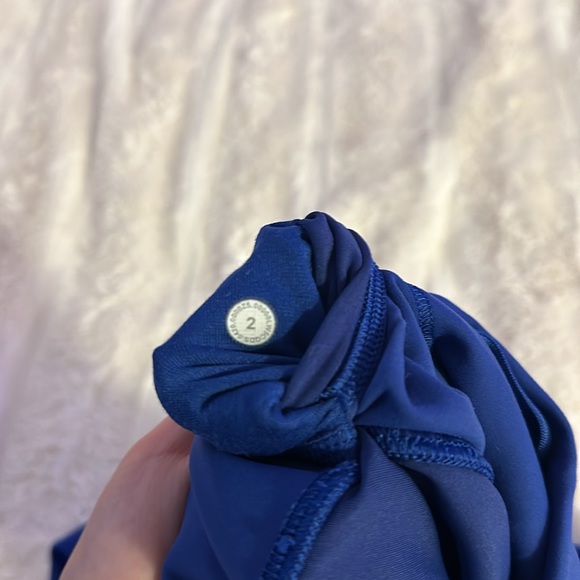 BLUE LULULEMON LEGGINGS - Picture 3 of 3